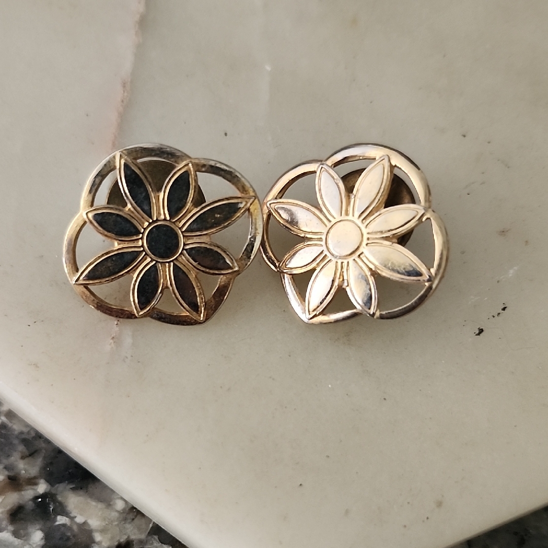 Vintage Girl Scout Daisy Membership Pins Set Of 2